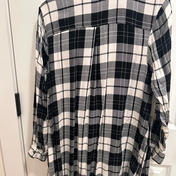 Old Navy Black and White Checkered Men's Shirt - Picture 2 of 3